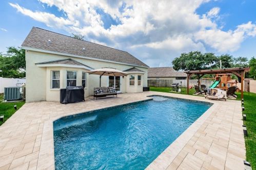 1642 Meadow Oak Ln, Tarpon Springs, FL 34689-1717