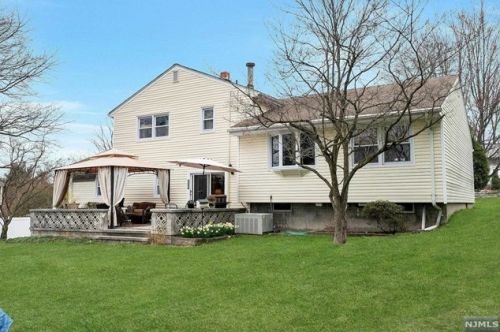 50 Sheffield St, Oakland NJ  07436-2657 exterior