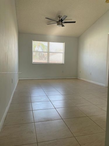 10845 3rd Ct, Hollywood, FL 33026-4057