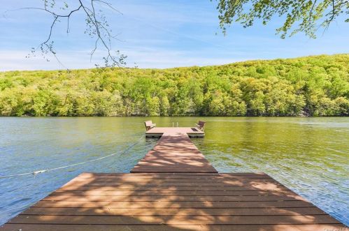 55 Twin Lakes Rd, Lewisboro, NY 10590-1012