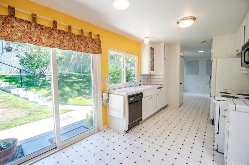 19368 Avenue Of The Oaks, Santa Clarita, CA 91321-1400