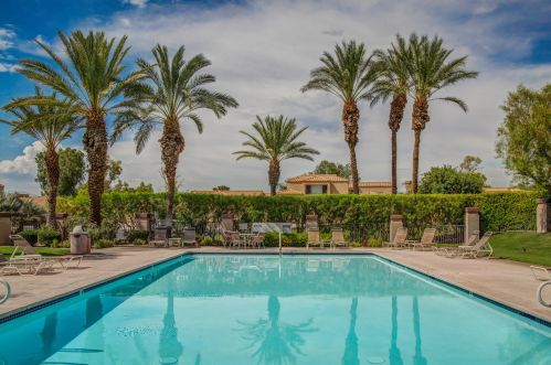 64 Pebble Beach Dr, Rancho Mirage CA  92270-1608 exterior