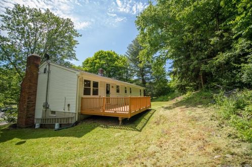 271 Shadduck Rd, Waterbury, CT 06762-3141