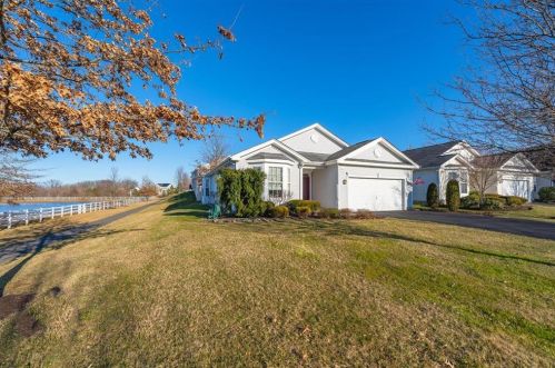 1781 Lakeside Ln, Macungie, PA 18062-8027