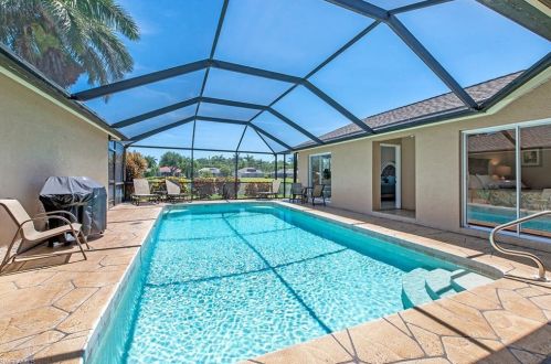 910 Marble Dr, Naples FL  34104-0817 exterior