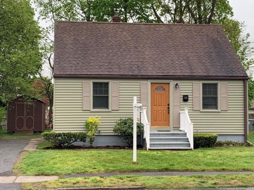 40 Macarthur Rd, Plainville, CT 06062-2421