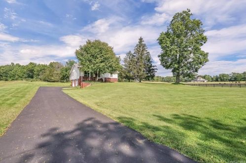 89 Prices Switch Rd, Warwick, NY 10990-2325