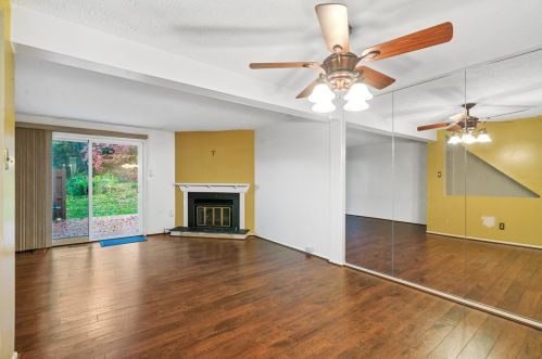 417 Elm Dr, Noblestown, PA 15071-1402