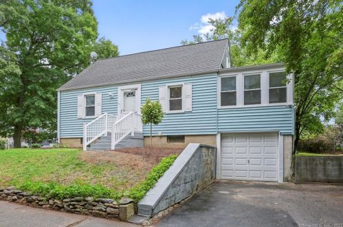 123 Woodland Dr, Milford CT  06460-5029 exterior