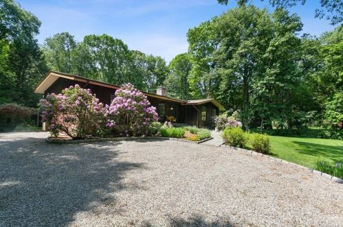 26 Pheasant Rd, Scotts Corners, NY 10576-2312