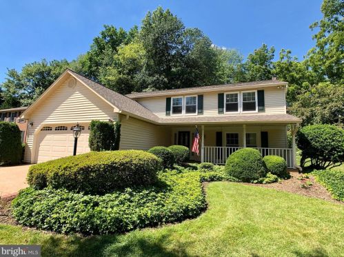 6310 Falling Brook Dr, Springfield VA  22015-4032 exterior