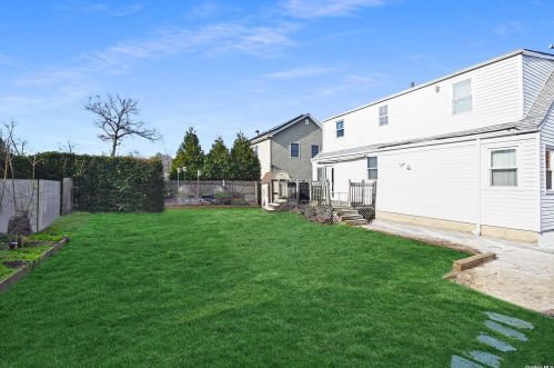 2090 Monroe Ave, North Bellmore NY  11710-1523 exterior