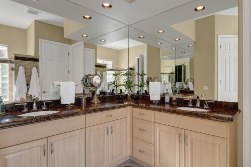 19 Orleans Rd, Rancho Mirage CA  92270-2714 exterior