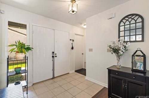 2430 Stow St, Simi Valley, CA 93063-3558