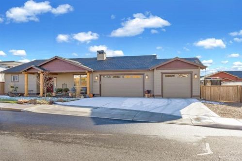 4650 Yew Ave, Eagle Crest, OR 97756-7677
