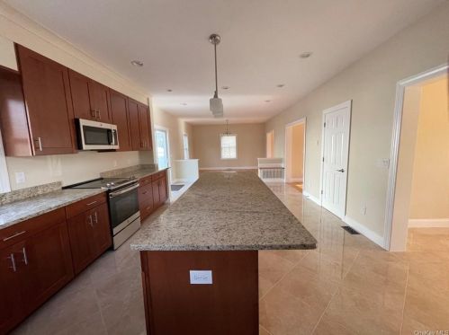 3 Stratford Rd, New Rochelle NY  10804-2519 exterior