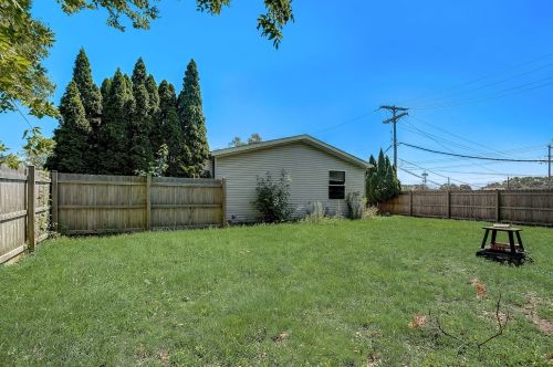 4609 74th Pl, Kenosha WI  53142-3711 exterior