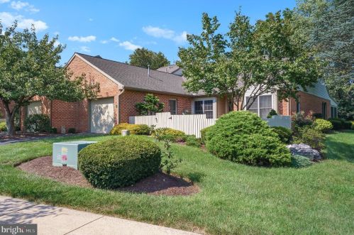 23 Cambridge Dr, Swatara, PA 17033-2173