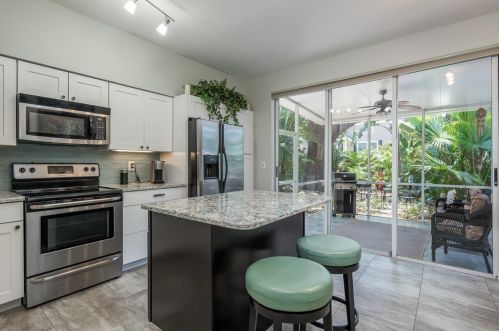 553 Vista Trail Ct, Palm Harbor FL  34683-5260 exterior