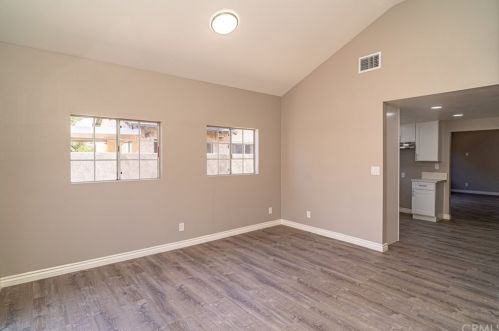 5477 Myrtle Ave, Long Beach CA 90807-2440 exterior