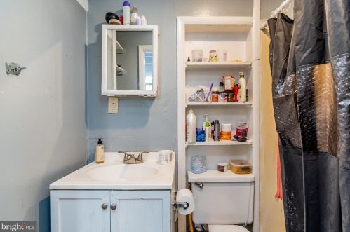 1323 Derry St, Harrisburg PA 17104-3330 exterior