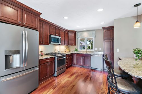 10118 Gettysburg Ct, Thiensville, WI 53092-5456