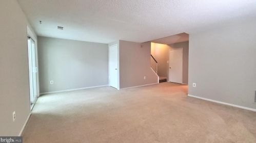 2324 Hunters Square Ct, Herndon VA  20191-2814 exterior