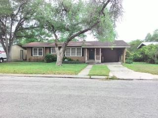 1214 Roosevelt Blvd, Alice TX  78332-3712 exterior