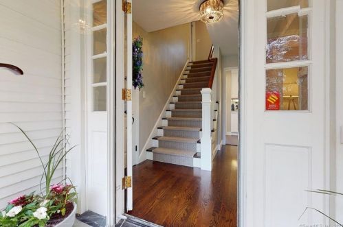 107 Barclay Dr, Stamford, CT 06903-4315