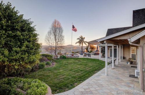 10956 Calle Oro Verde, Valley Center CA  92082-4201 exterior