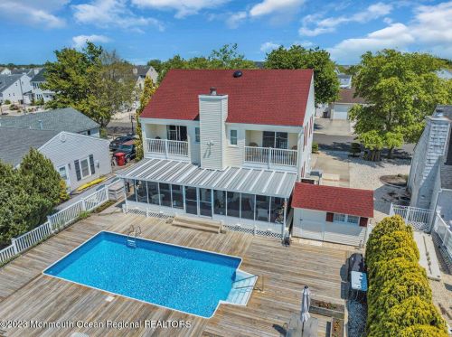 92 Spinnaker Ct, Berkeley Township, NJ 08721-1414