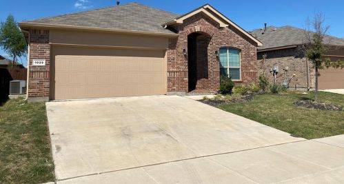 1029 Spanish Needle Trl, Fort Worth TX  76177-7206 exterior