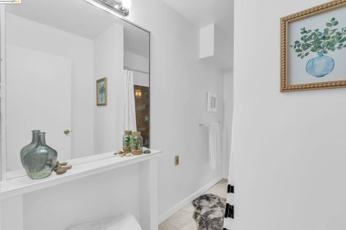 1042 Foothill Blvd, Oakland CA  94606-3016 exterior