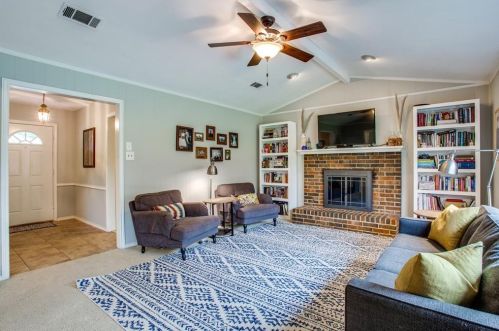 1401 Kings Row, Denton, TX 76209-1234