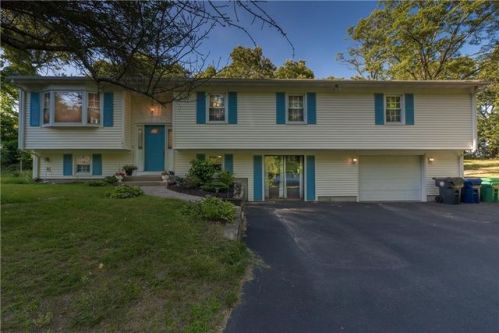 140 Drum Rock Ave, Warwick, RI 02886-6703