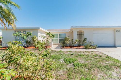 3232 Roxbury Dr, Tarpon Springs, FL 34691-4723