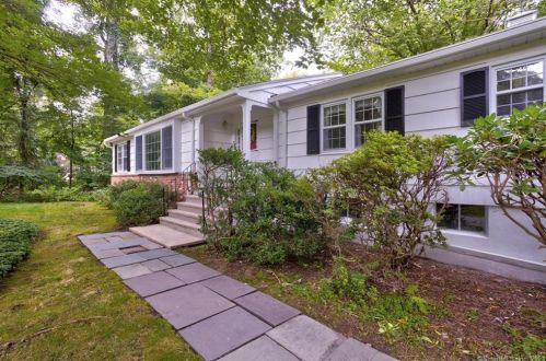 133 Country Club Rd, Stamford, CT 06903-1326