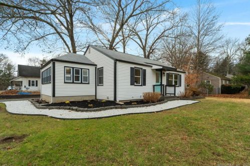 174 Spring St, Windsor Locks CT  06096-1732 exterior