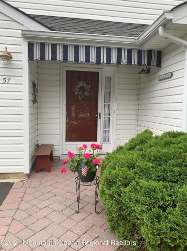 57 Sleepy Hollow Dr, Bricktown, NJ 08724-5003
