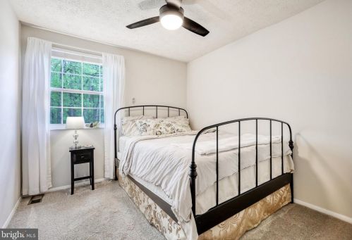 10902 Barton Hill Ct, Herndon VA  20191-5000 exterior