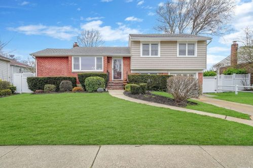 3933 Bernice Rd, Seaford, NY 11783-1714