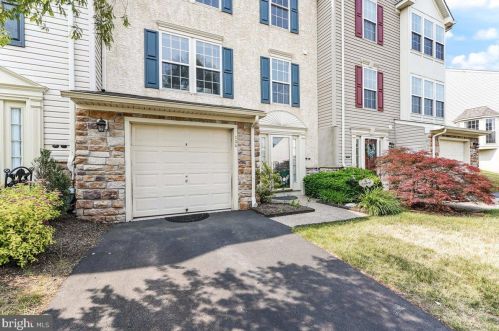 224 Creekside Dr, Pottstown, PA 19464-2987