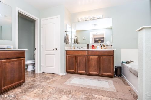 950 Kelsi Ave, San Tan Valley AZ  85140-4141 exterior