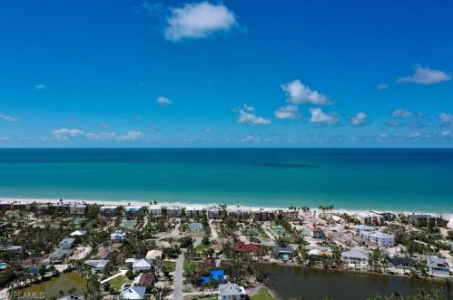 220 Palm Lk Dr, Sanibel FL 33957-5601 exterior