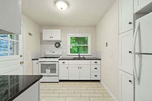 1025 Peekskill Hollow Rd, Tompkins Corners NY  10579-1715 exterior