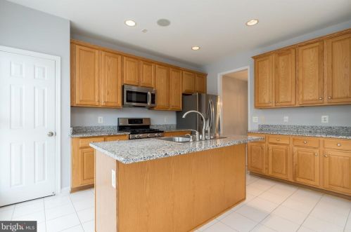 15017 Danube Way, Haymarket VA  20169-3321 exterior