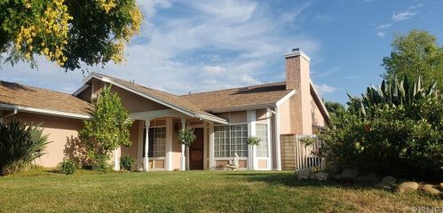 22440 Claremont Dr, Santa Clarita, CA 91350-1364