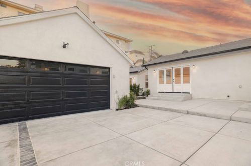 11512 La Maida St, North Hollywood CA  91601-4323 exterior