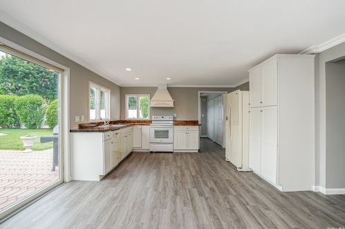 10 Cliftwood Pl, San Remo NY  11754-4011 exterior