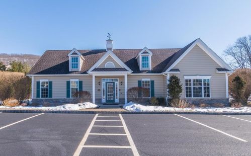 1214 Hustis Dr, Fishkill NY  12524-4968 exterior